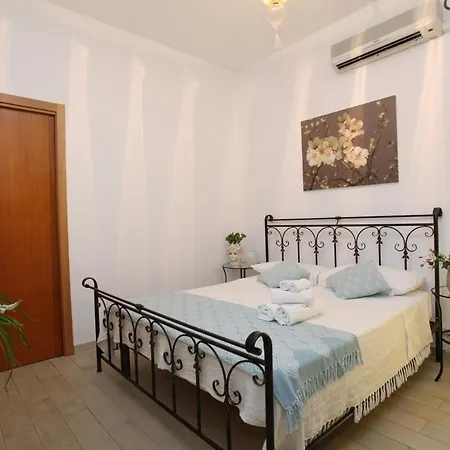 לינה וארוחת בוקר Maiolica 3*